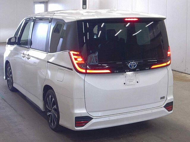 2024 Toyota Noah ハイブリッドS-Z auction photo 2