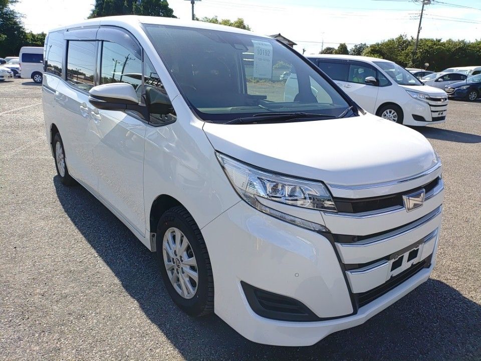 2021 Toyota Noah auction photo 4