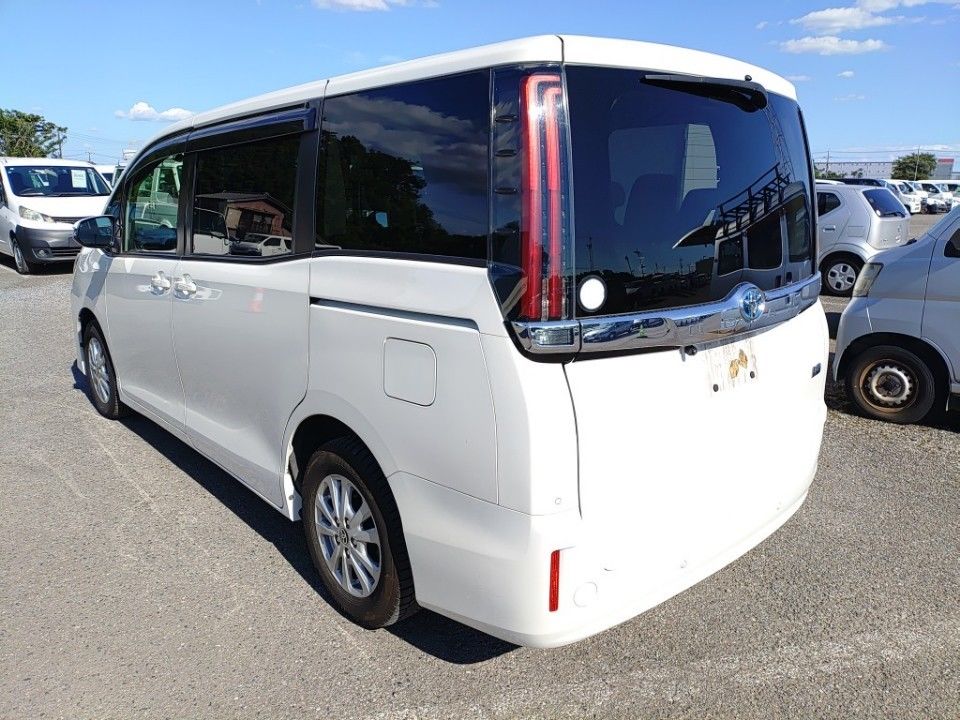 2021 Toyota Noah auction photo 6