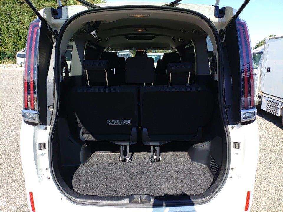 2021 Toyota Noah auction photo 8