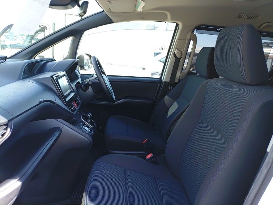 2021 Toyota Noah auction photo 16