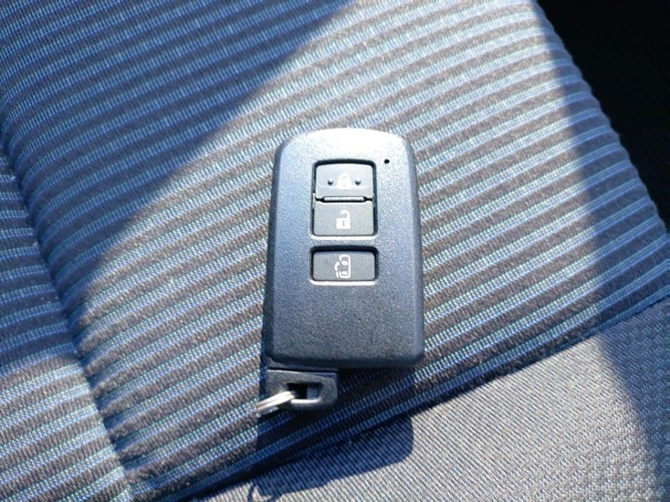2021 Toyota Noah auction photo 15