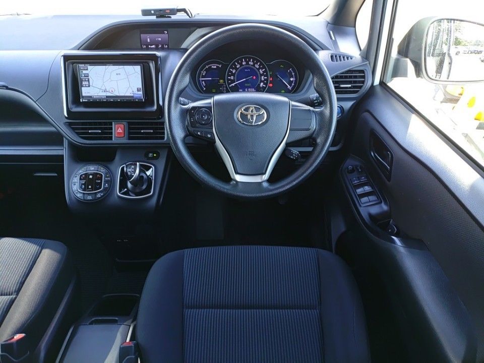 2021 Toyota Noah auction photo 3