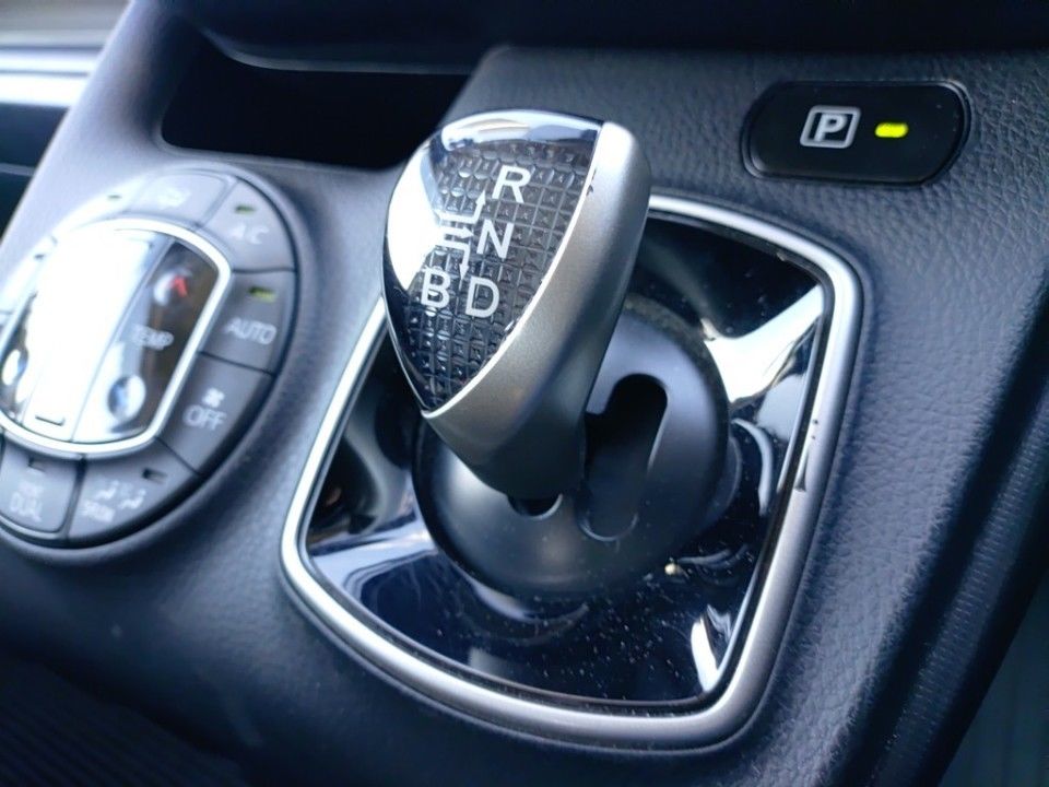 2021 Toyota Noah auction photo 12