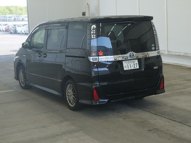 2016 Toyota Voxy ZS auction photo 2
