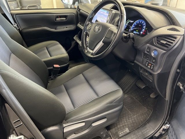 2016 Toyota Voxy ZS auction photo 4