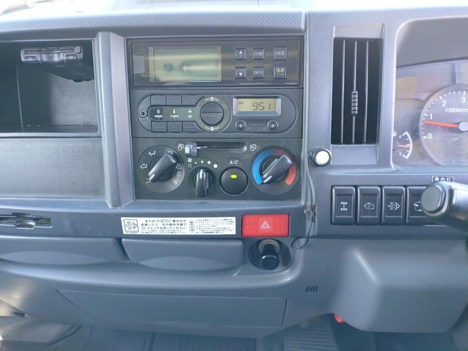 2020 Isuzu Elf auction photo 11