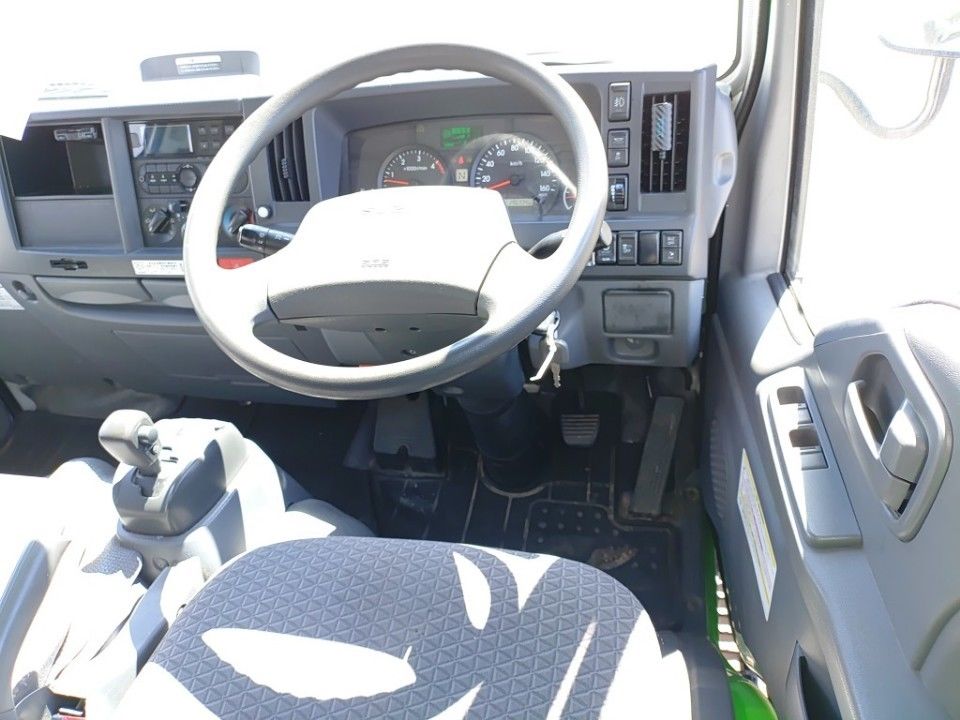2020 Isuzu Elf auction photo 3