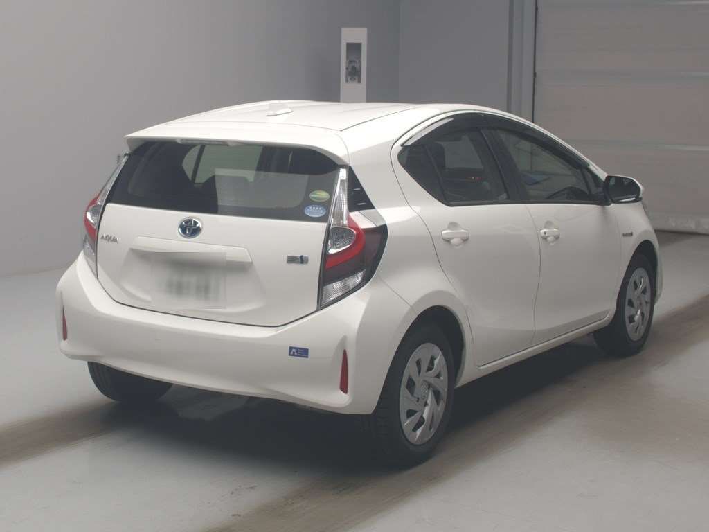 2020 Toyota Aqua L auction photo 2