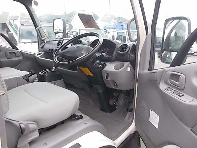 2017 Hino Dutro Full Just Low 2t auction photo 3