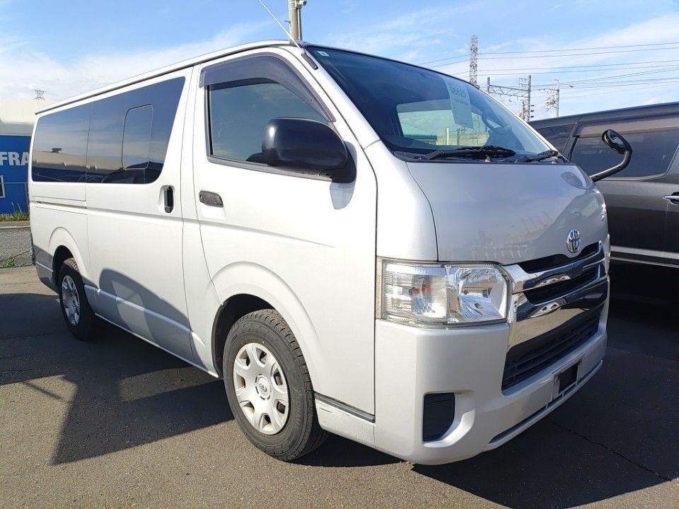2017 Toyota Hiace auction photo 4