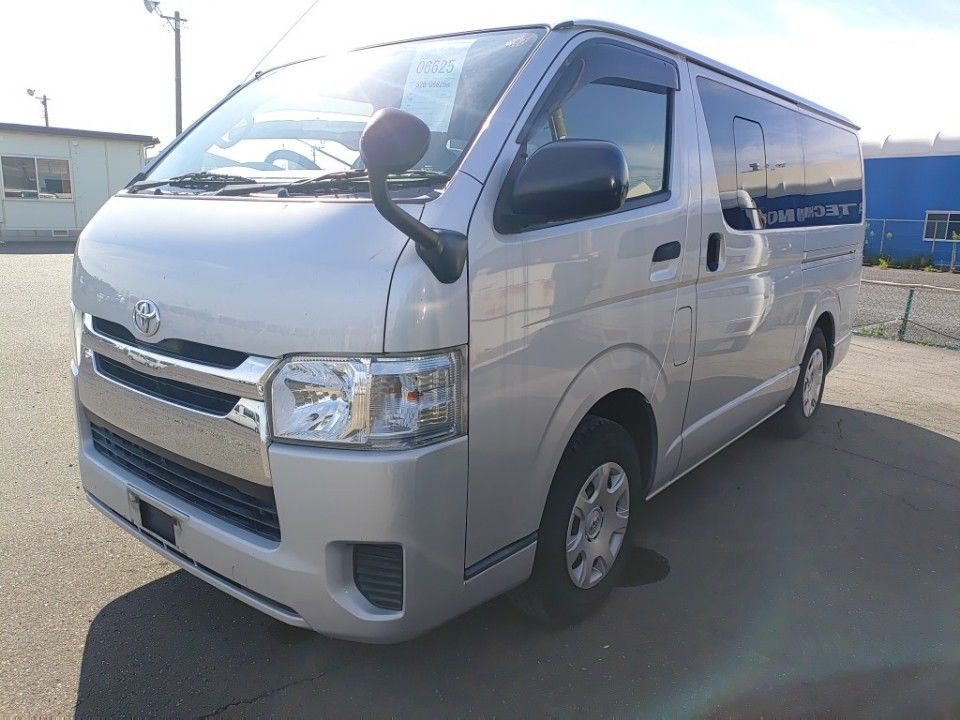 Japan Auction Vehicles 36 2017 Toyota Hiace auction photo