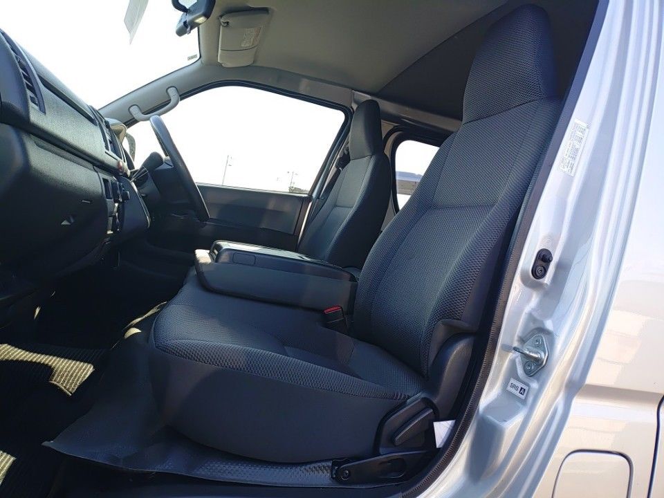 2017 Toyota Hiace auction photo 16