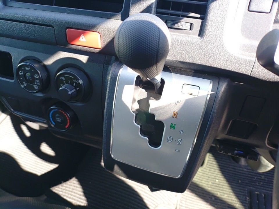 2017 Toyota Hiace auction photo 12