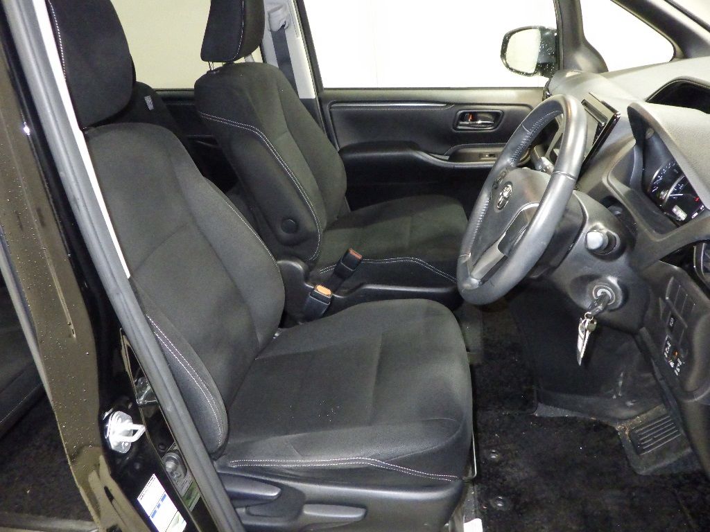 2015 Toyota Esquire 4WD Xi 8 people auction photo 6