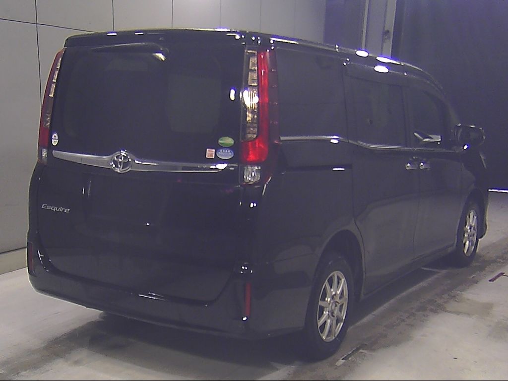2015 Toyota Esquire 4WD Xi 8 people auction photo 2