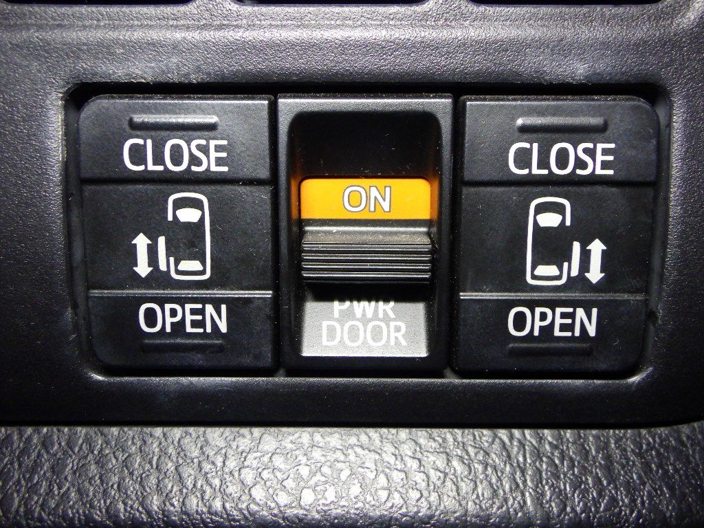2015 Toyota Esquire 4WD Xi 8 people auction photo 8