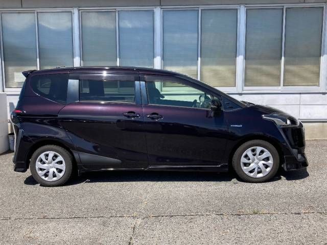 2017 Toyota Sienta ハイブリッドG クエロ auction photo 2