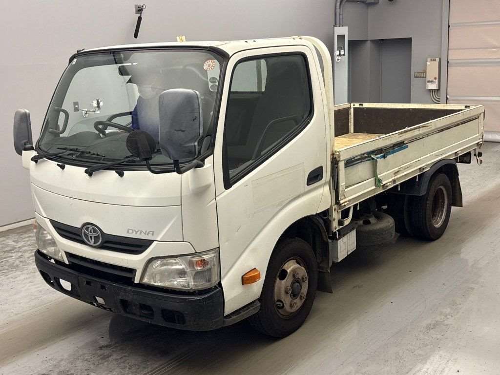 Japan Auction Vehicles 4 2014 Toyota Dyna auction photo