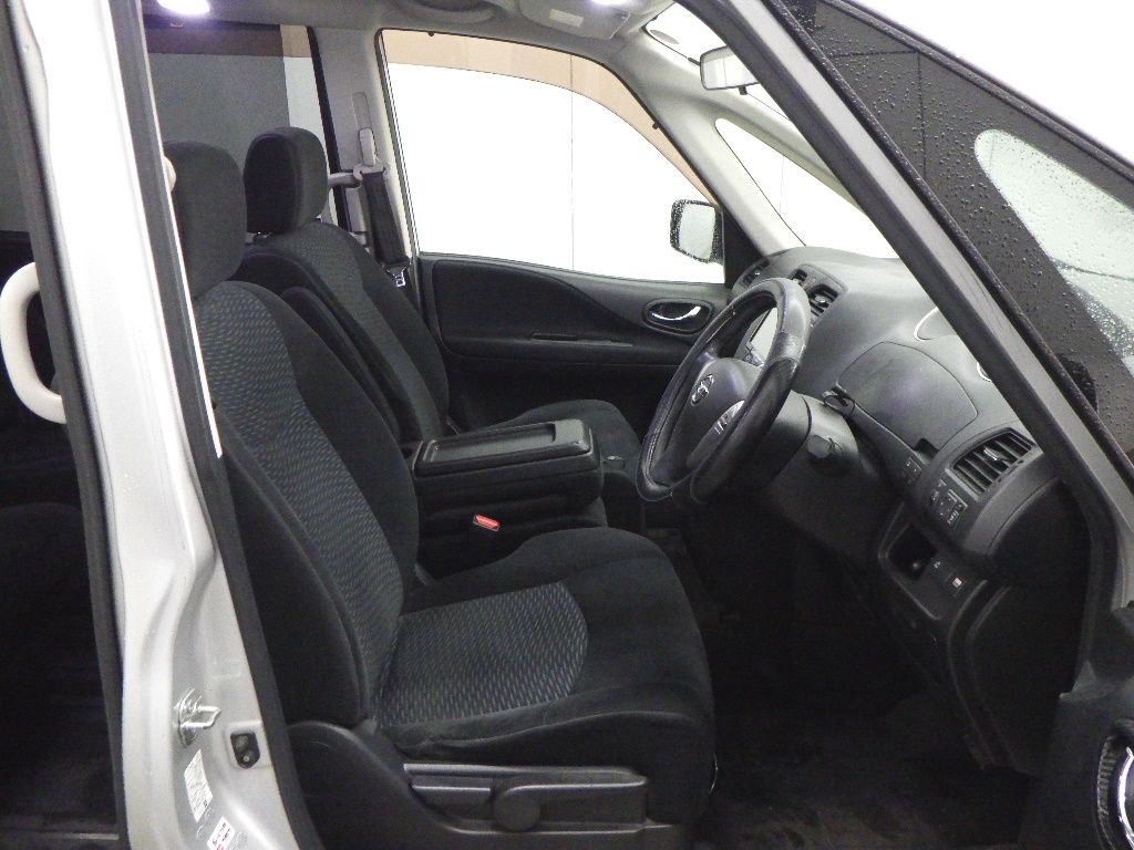 2011 Nissan Serena 20S auction photo 6