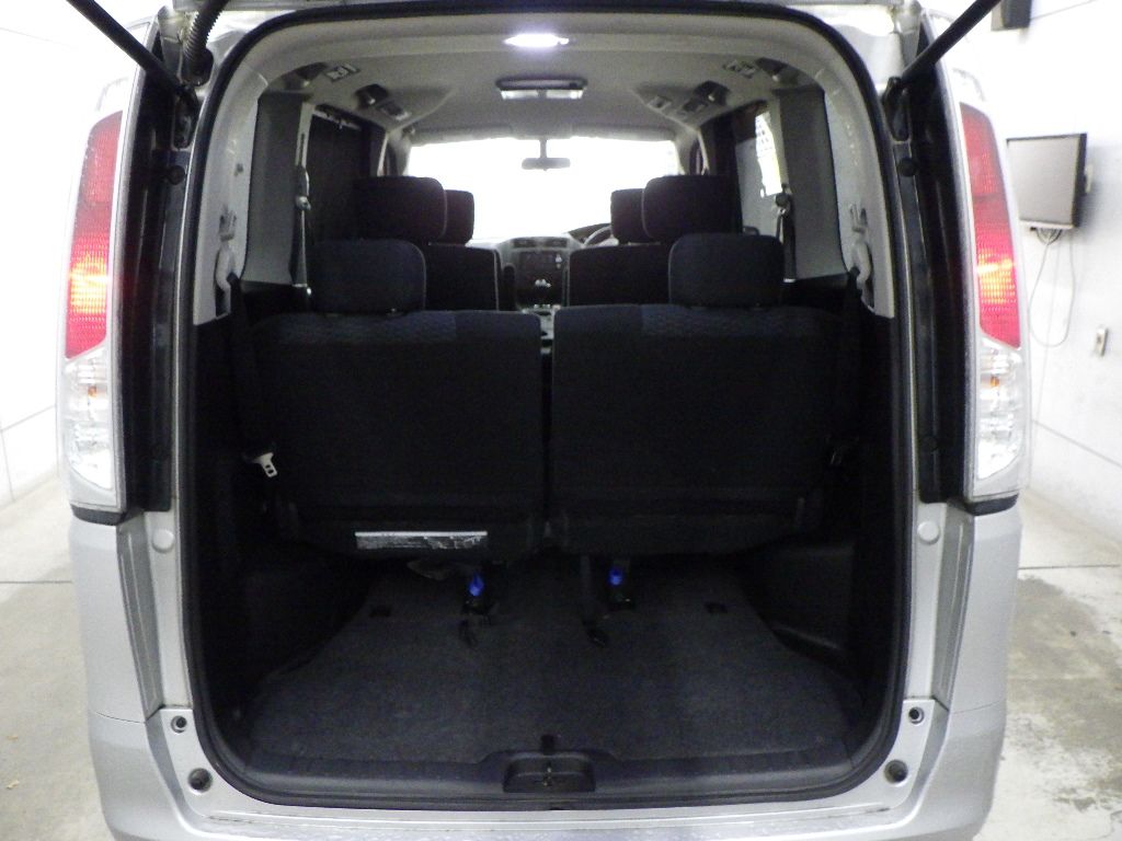 2011 Nissan Serena 20S auction photo 10