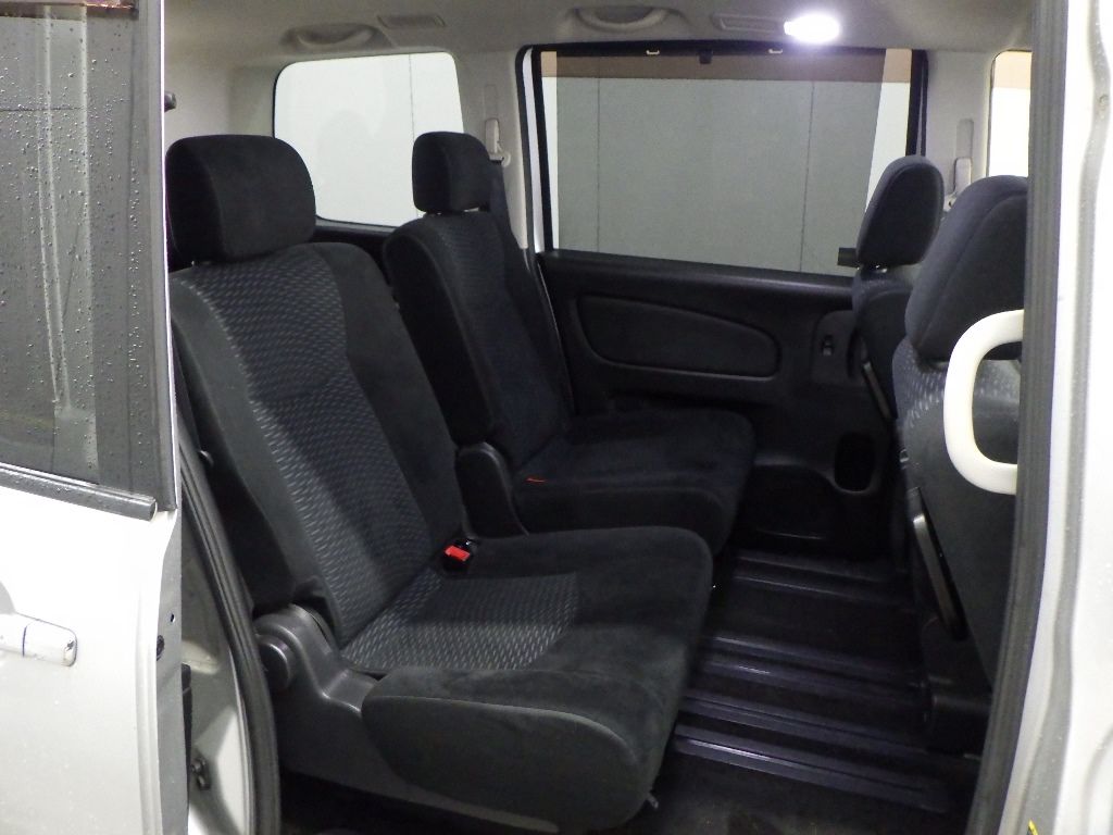 2011 Nissan Serena 20S auction photo 7