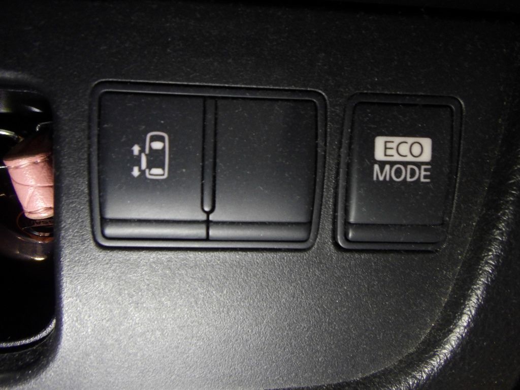 2011 Nissan Serena 20S auction photo 8