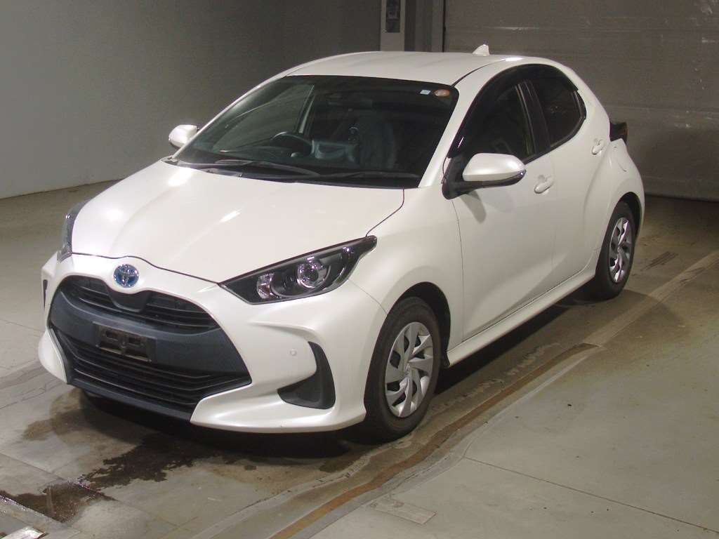 Japan Auction Vehicles 4 2021 Toyota Yaris ハイブリッドG auction photo