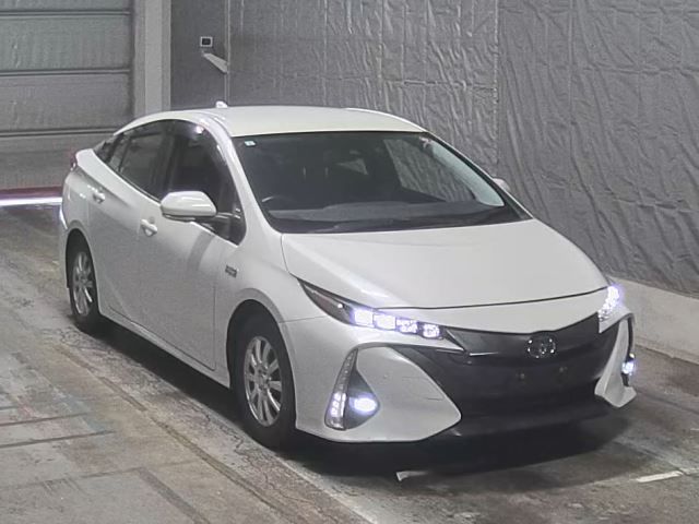 2021 Toyota Prius PHEV S Navi PKG auction photo 6