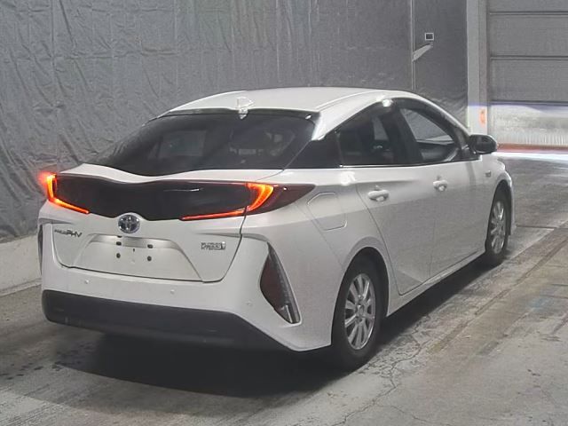 2021 Toyota Prius PHEV S Navi PKG auction photo 2
