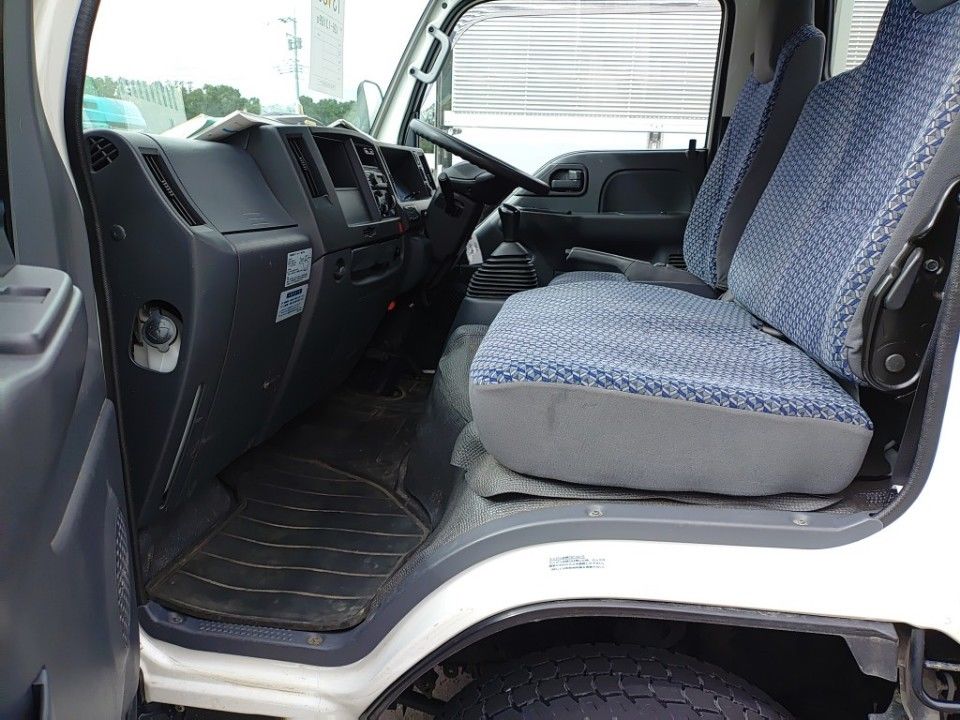 2022 Isuzu Elf auction photo 16