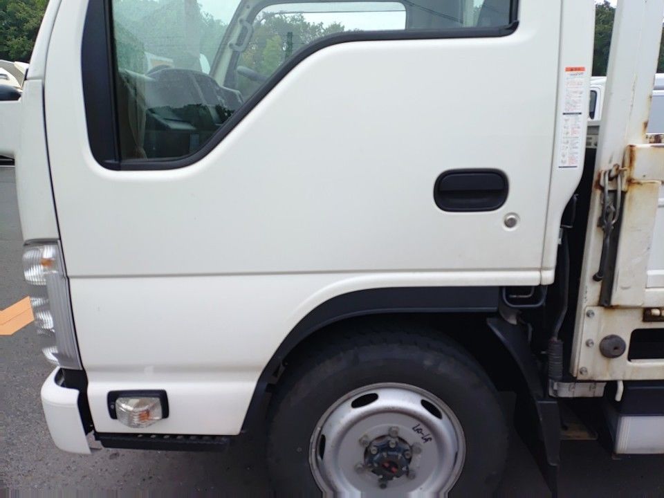 2022 Isuzu Elf auction photo 17