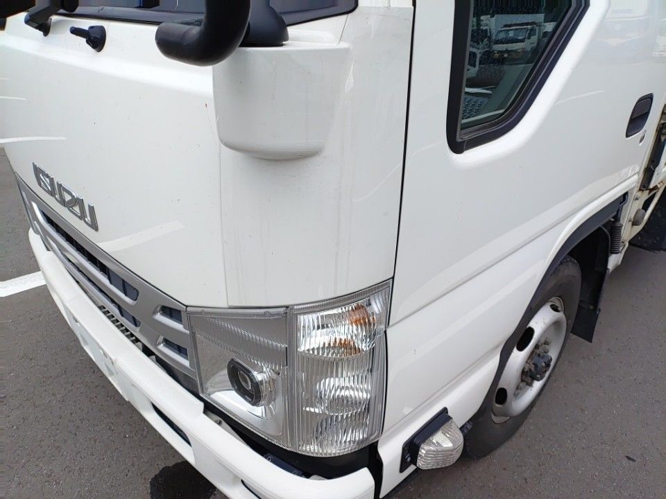 2022 Isuzu Elf auction photo 18