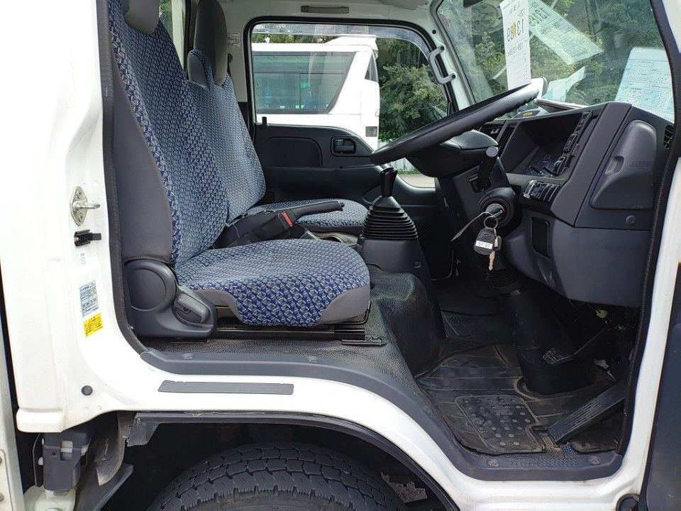 2022 Isuzu Elf auction photo 3