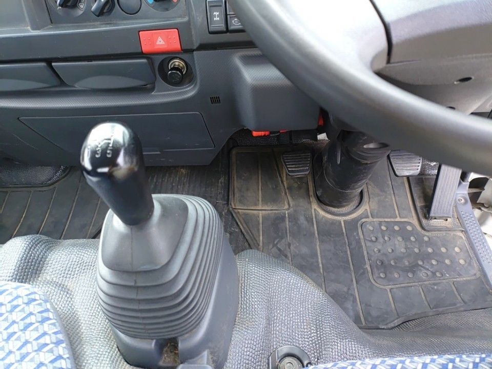 2022 Isuzu Elf auction photo 12
