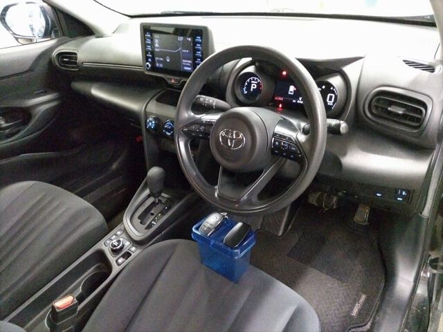 2023 Toyota Yaris Cross X 4WD auction photo 3