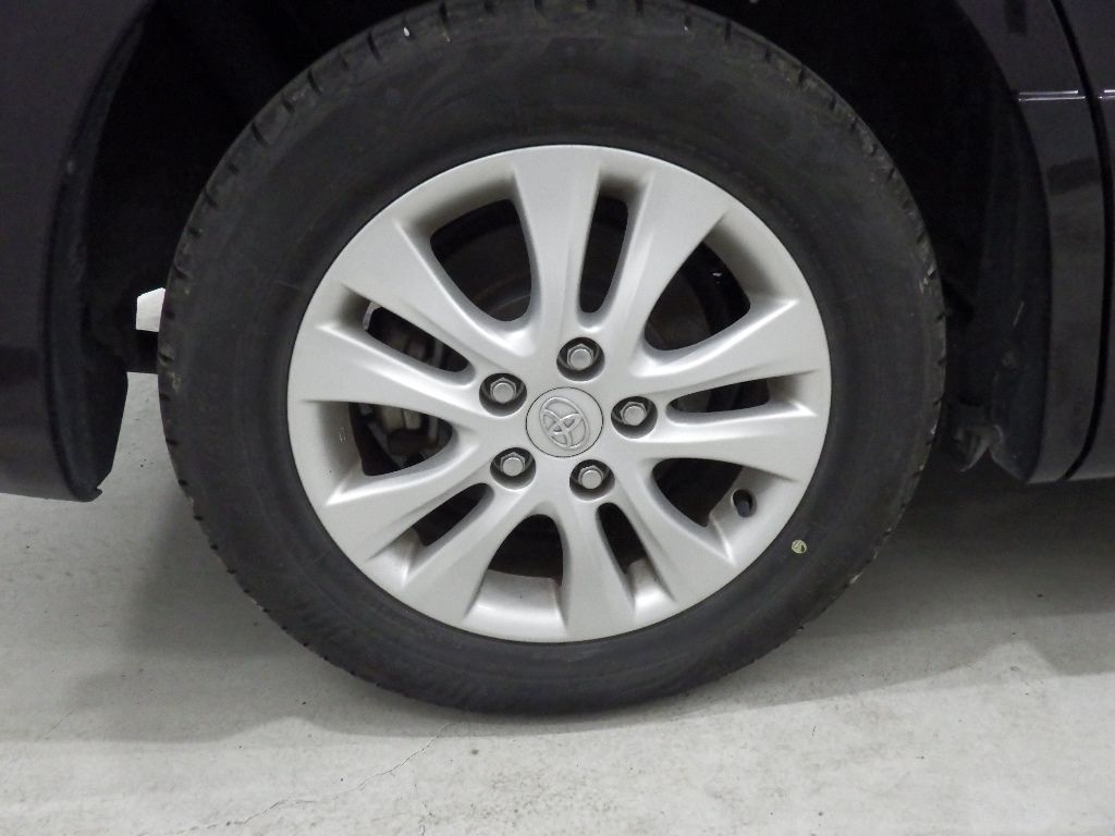 2011 Toyota Voxy auction photo 9