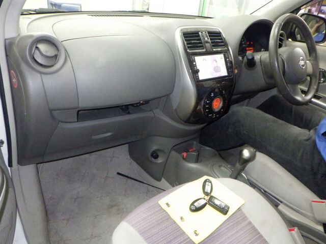2017 Nissan March ボレロ 4WD auction photo 3