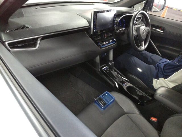 2021 Toyota Corolla Cross ハイブリッドZ auction photo 3