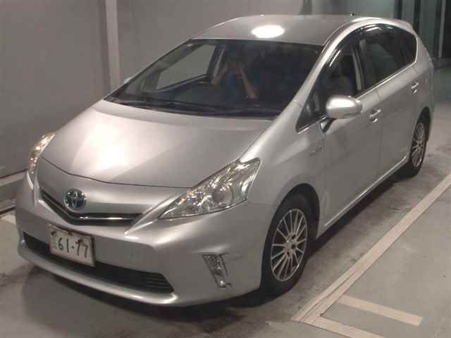 2013 Toyota Prius Alpha S L Selection auction photo 3