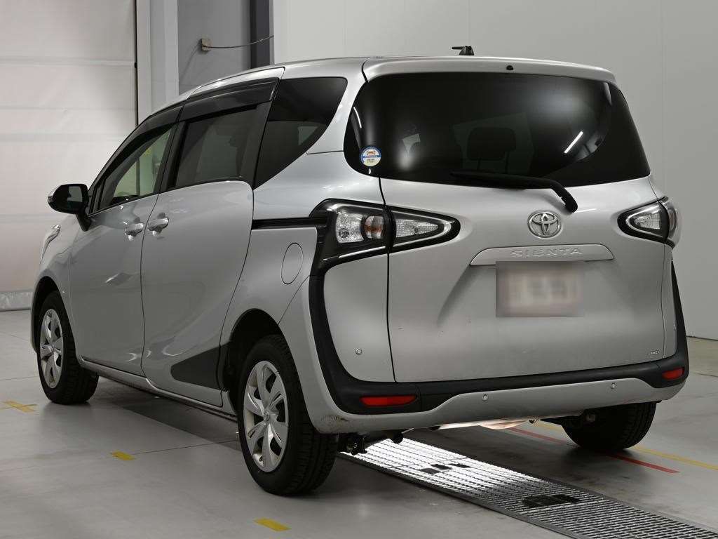 2022 Toyota Sienta X 4WD auction photo 6