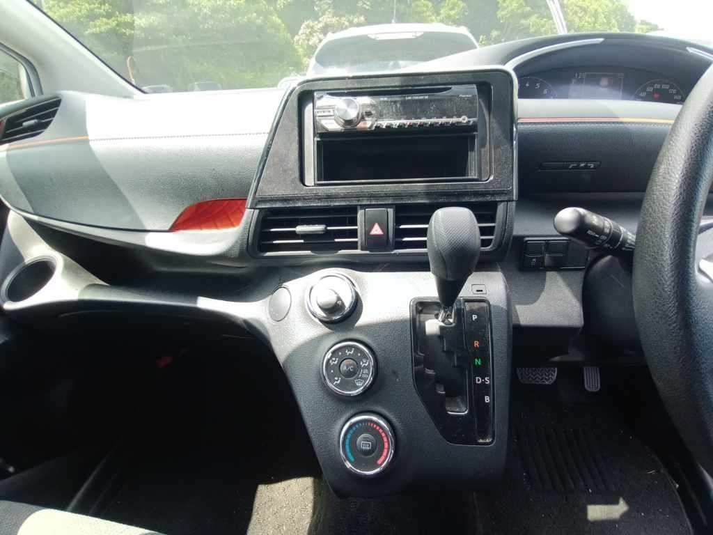 2022 Toyota Sienta X 4WD auction photo 11