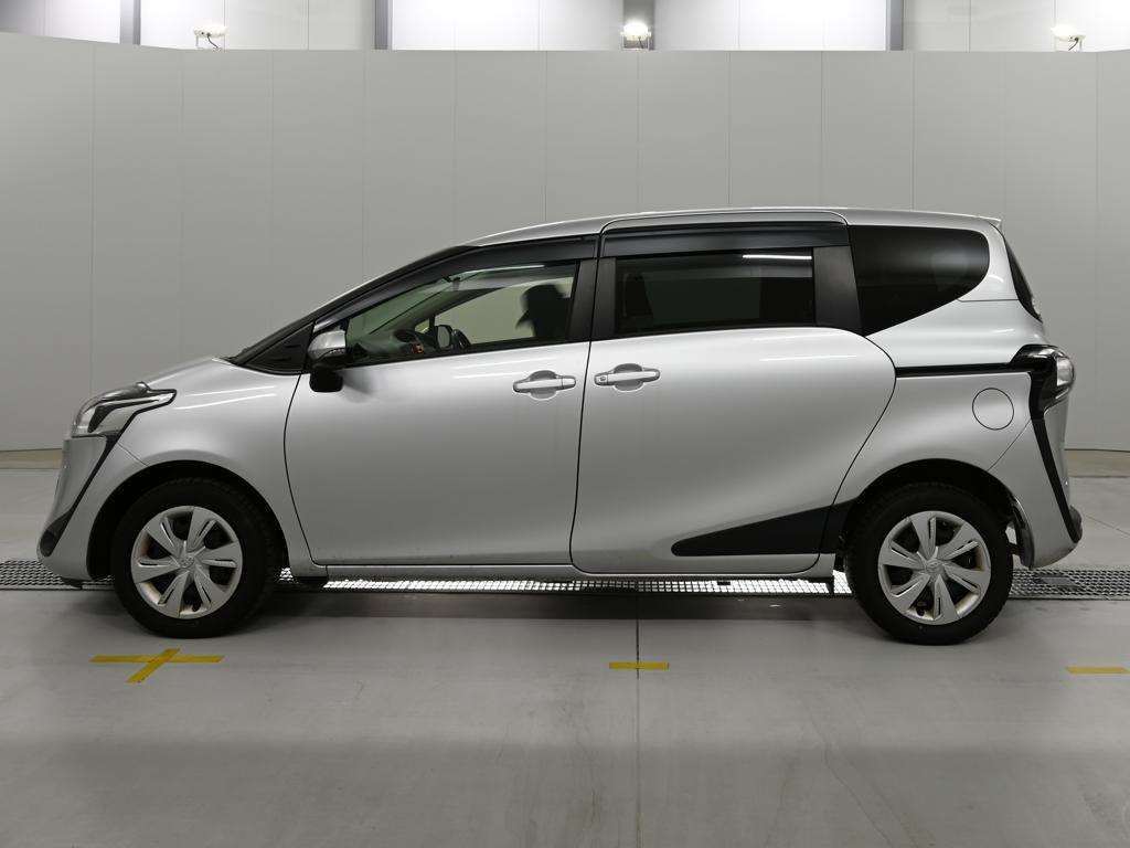 2022 Toyota Sienta X 4WD auction photo 4