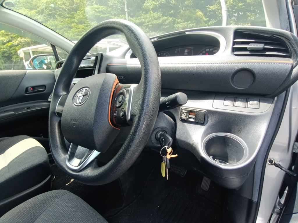 2022 Toyota Sienta X 4WD auction photo 9