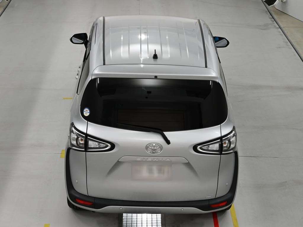 2022 Toyota Sienta X 4WD auction photo 8