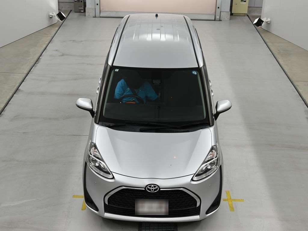 2022 Toyota Sienta X 4WD auction photo 7