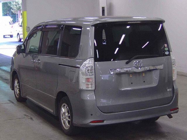 2014 Toyota Voxy ZS Kirameki Z auction photo 2