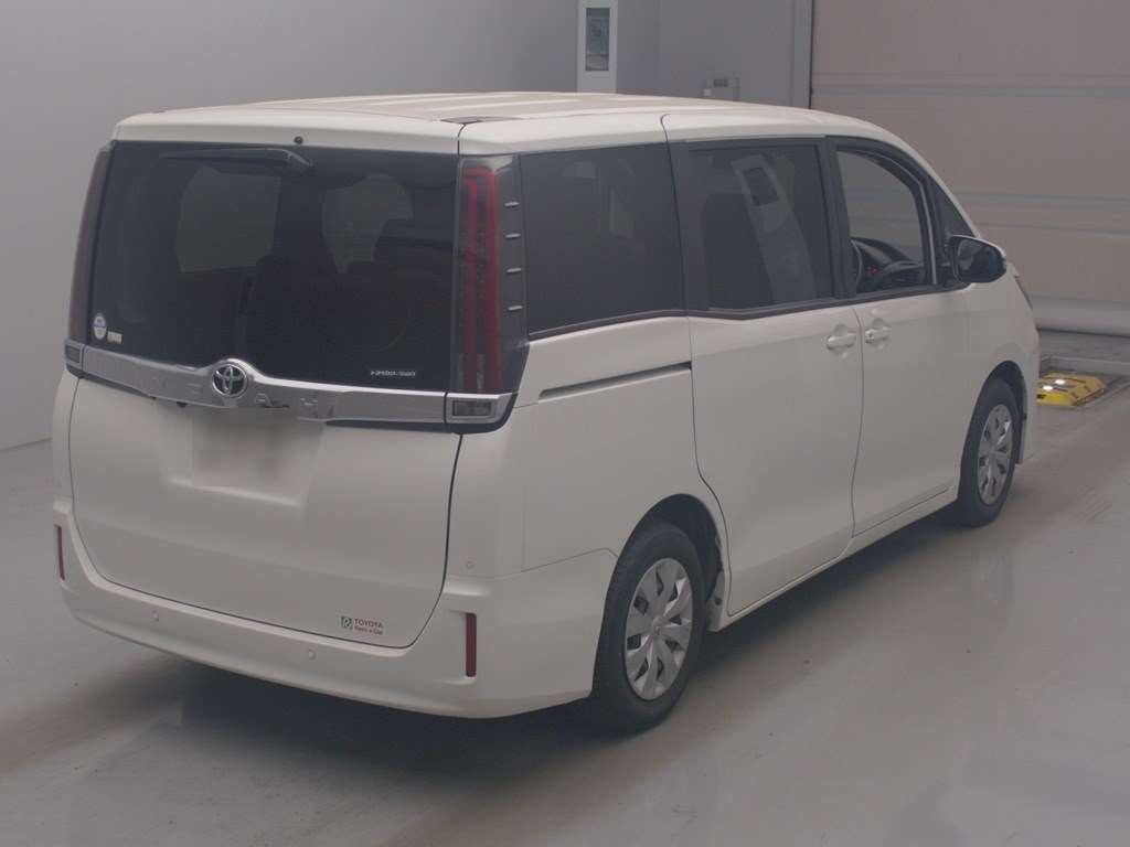 2021 Toyota Noah X auction photo 2