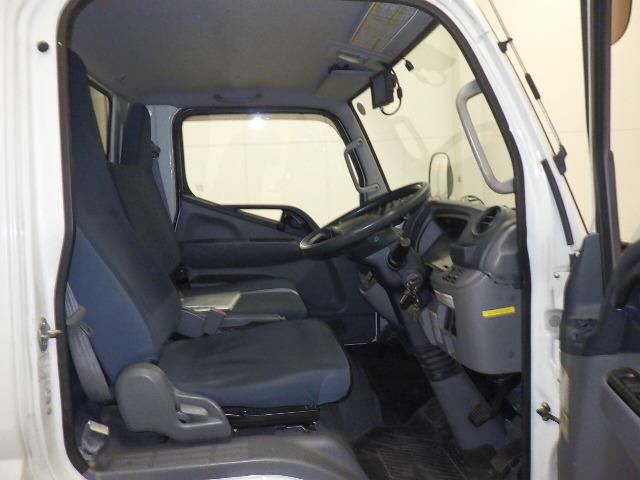 2016 Mitsubishi Fuso Canter Van auction photo 6