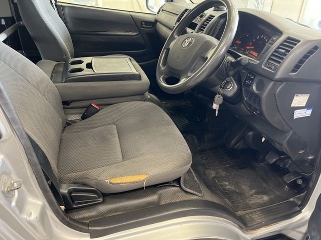 2016 Toyota Hiace バン.4WD DX GLパッケ-ジ auction photo 4